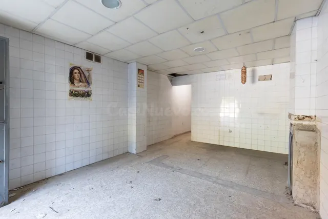 ⭐ LOCAL EN ESQUINA EN GRANADA CAPITAL – CREA TU PROPIO PROYECTO DESDE CERO — 3