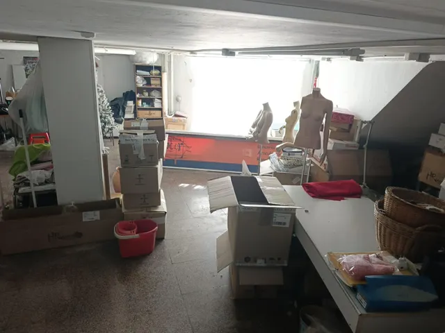 Amplio Local Comercial en Elda. — 9