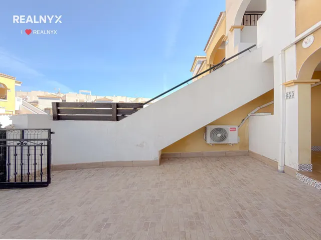 Dream Hills! Encantador Bungalow listo para entrar a vivir en urbanización exclusiva con preciosas zonas verdes y piscina comunitaria — 11
