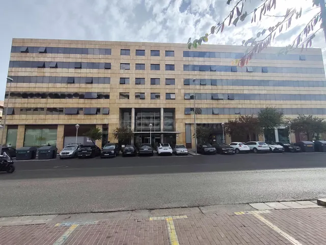 Oficina de lujo en Avda. Gran Capitán esquina con Vial Norte - foto 2
