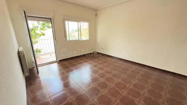 Espacioso y luminoso piso con grandes posibilidades de reforma — 4