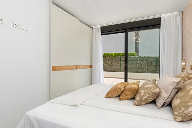 DEHESA DE CAMPOAMOR — 4