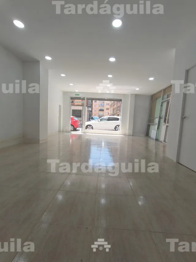 LOCAL AMPLIO A nivel DE CALLE EN EL BARRIO VIDAL — 5