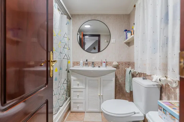 CASA DE DOS PLANTAS EN VENTA — 23