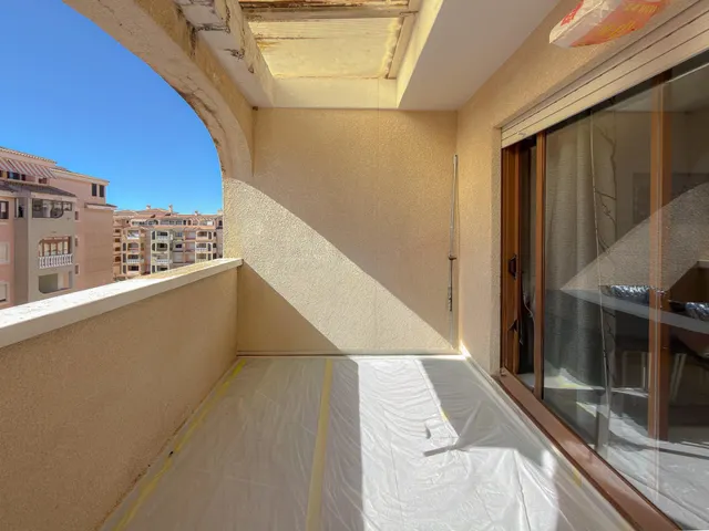 Amplio apartamento con 3 dormitorios y gran terraza con vistas a la piscina + Garaje incluido en el precio — 7