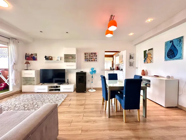 CASA CON MÚLTIPLES POSIBILIDADES EN DÚRCAL — 8