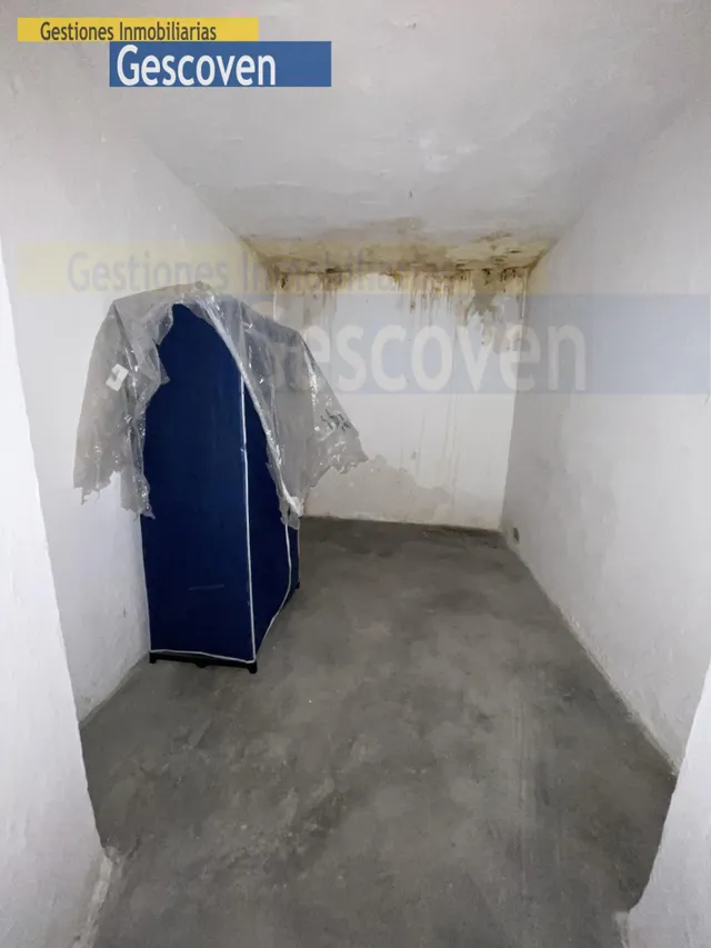CASA PARA REFORMAR CON PATIO Y OTRAS EDIFICACIONES — 8