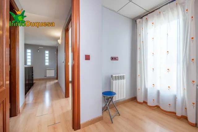 CHALET dividido en dos viviendas con piscina y zona ajardinadas. — 39