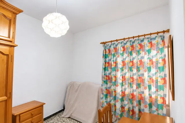 En venta casa pareada de 4 habitaciones, con patio y terraza, barriada las flores — 16