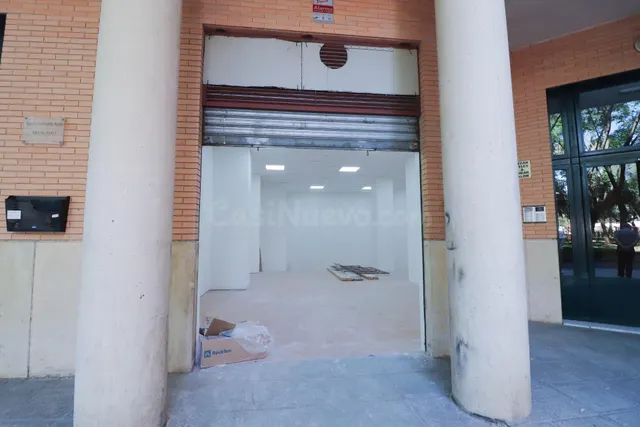 Local Comercial Insonorizado en Plaza Gaudí, Almería. — 3