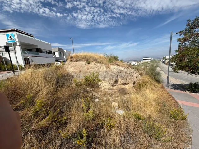 Terreno urbano en venta en La Zubia, en esquina. - foto 3