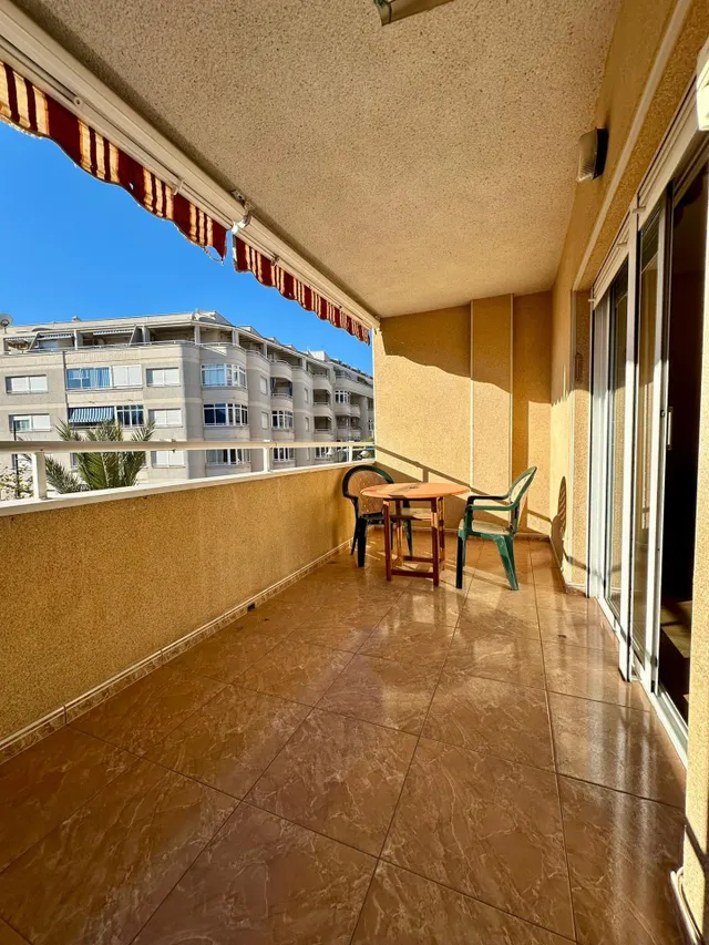 Se vende piso con garaje cerrado y terraza de 10 m2 en Torrevieja — 30