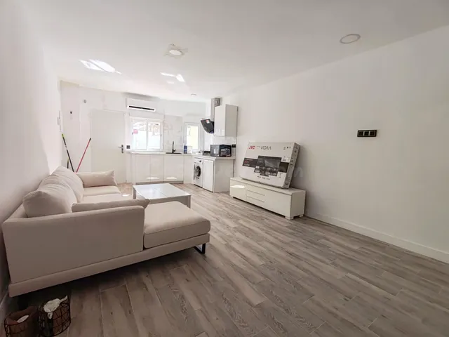 Local Convertido en Vivienda - DIVIDIDO EN DOS ESTUDIOS
