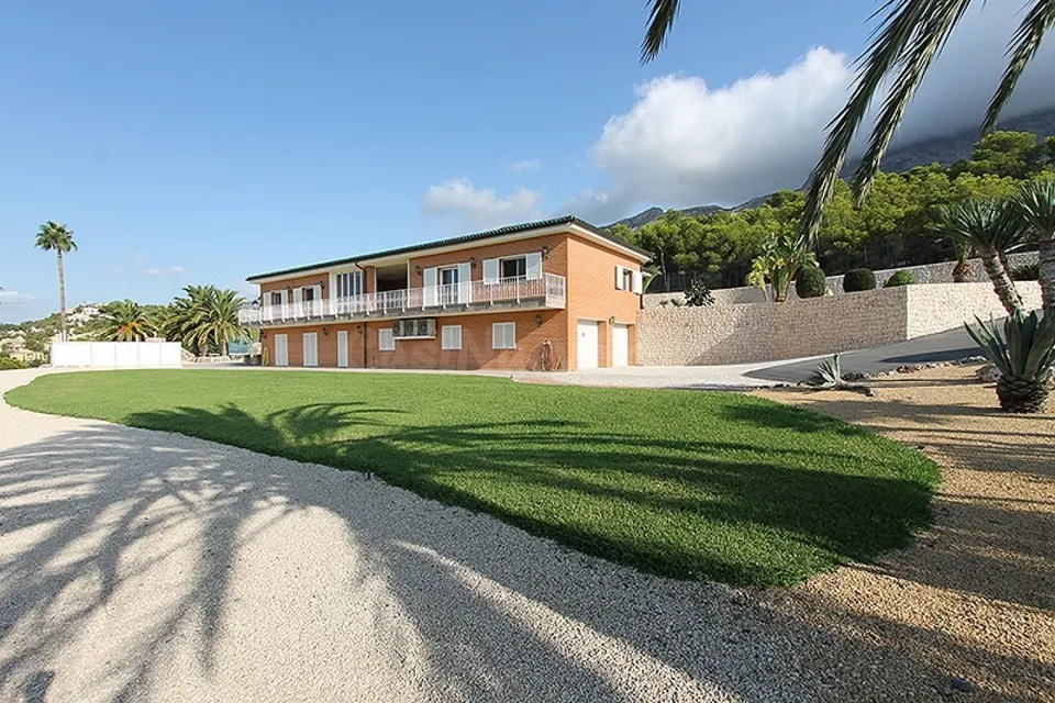 ESPECTACULAR VILLA EN ALTEA - ALICANTE