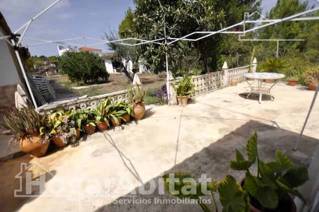 MARAVILLOSO CHALET CON PISCINA, GARAJE, BARBACOA Y UN IMPRESIONANTE JARDÍN — 32