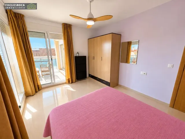 En Urbanizacion Serramar, Apartamento Esquinero, de 2 Dormitorios, Baño Completo, Terraza de 12 m2, Vistas Despejadas — 13