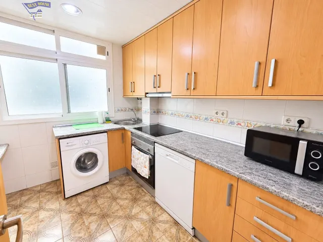 Piso de 3 habitaciones en fontetes, Cerdanyola del Vallès: comodidad, luz y excelente ubicación — 7