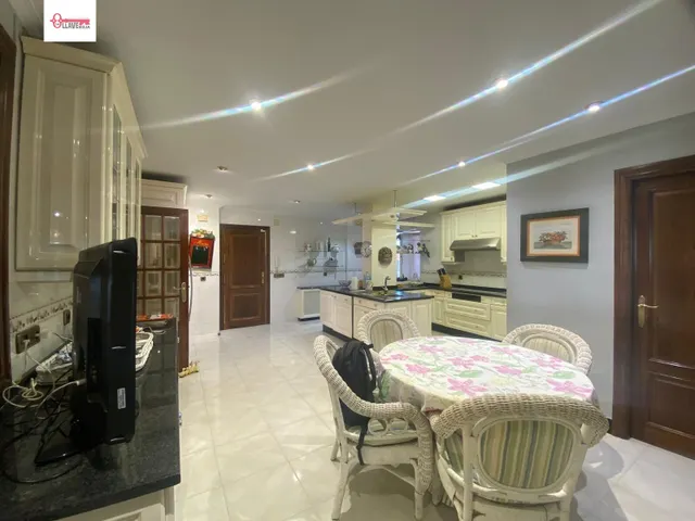 En Burgos. Avda. Arlanzón. Espectacular piso de cuatro dormitorios. Orientación sur — 26