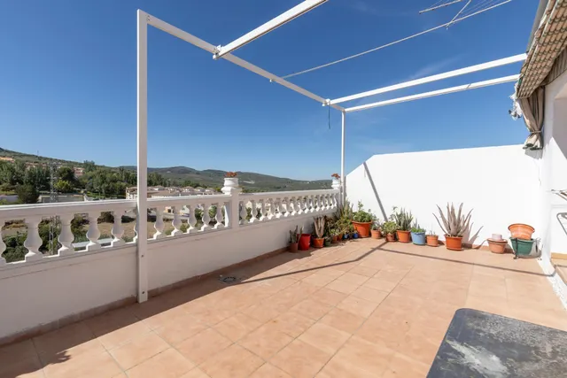 Amplio Adosado en el Corazón de Alcalá la Real con Vistas al Castillo — 21