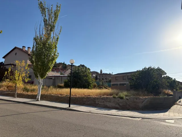 Solar urbano esquinero en Castejón del Puente
