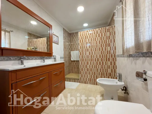 Chalet con piscina, garaje, terraza y barbacoa — 44