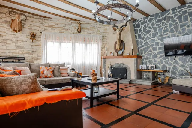 Finca de 20.000 m2 con vivienda principal, apartamento independiente y espacio para toda la familia — 6
