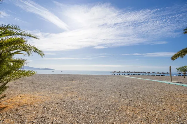 Dúplex de 4 dormitorios con vistas al mar, terraza y piscina en Velilla-Taramay — 46