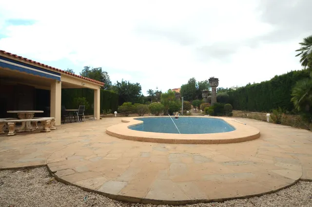SE VENDE MAGNIFICA VILLA EN LA NUCIA — 36