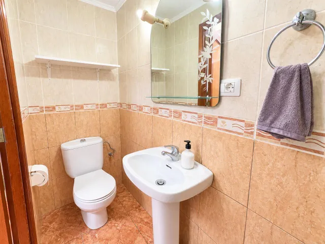 Vivienda de cuatro dormitorios con balcón en Arucas - Santidad — 25