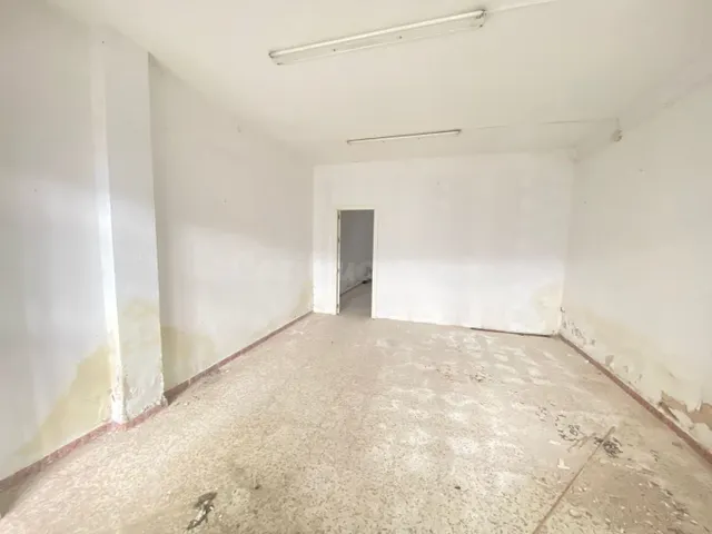 Nave industrial 719m² en venta - LORA DEL RÍO - foto 4