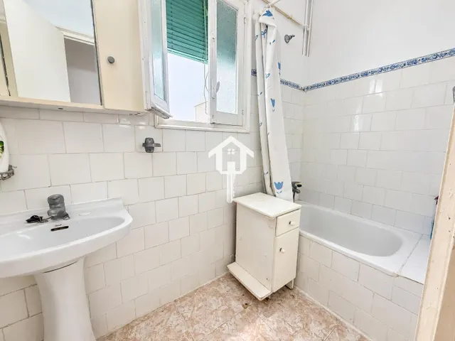 Piso en venta en Alicante, zona de la florida. 77m2, 3 habitaciones, 1 baño, balcón, galería. 2da planta con ascensor. — 15