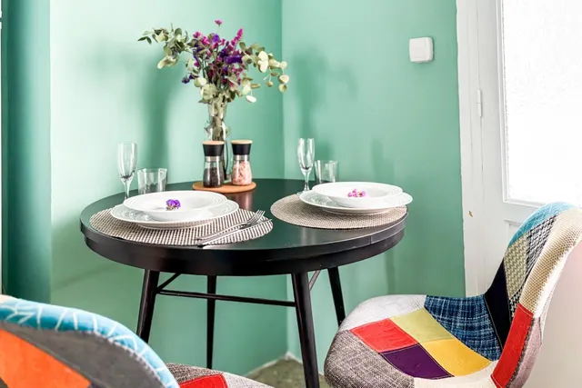 **Piso totalmente reformado de cuatro habitaciones y un baño** — 6