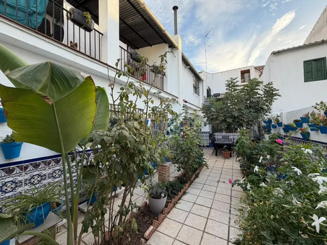 Amplia Casa en Alameda, Andalucía - Ideal para Entrar a Vivi - foto 2