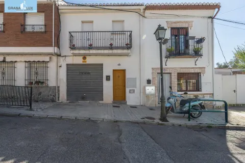 Encantadora casa en El Fargue, Granada.