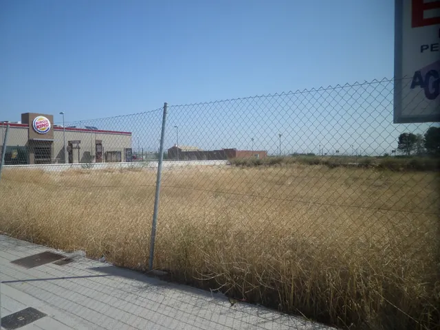 *Se alquila solar para negocio por sólo 1.500€*