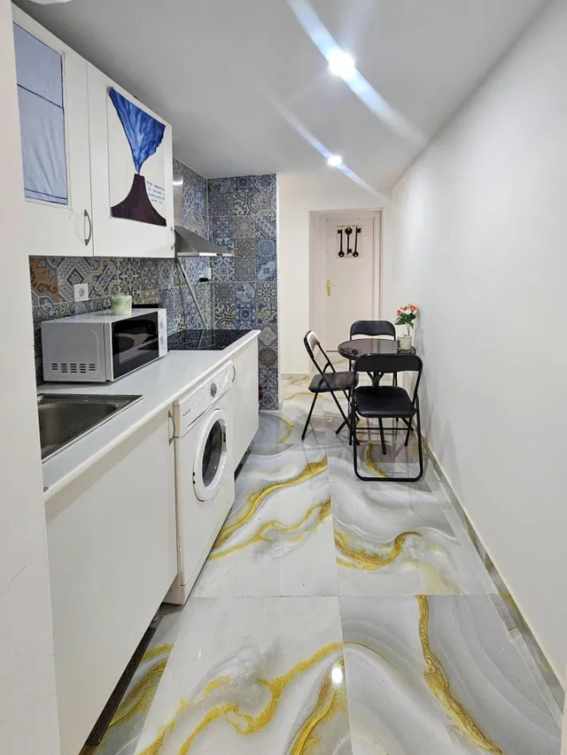 ¡Gran oportunidad en el centro de Madrid! Vivienda amplia de - foto 4