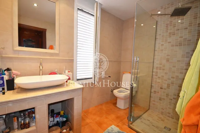 Casa en venta con gran parcela frente al mar en Canet de Mar — 21