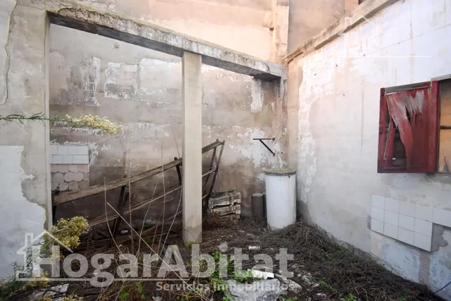 ¡Hazla a tu gusto! Casa amplia y luminosa de tres alturas para reformar, cerca del ayuntamiento — 10