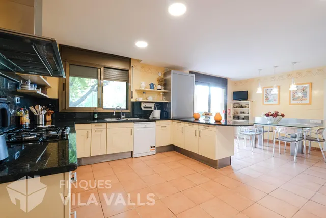 Villa de lujo con piscinas y finca de 6 ha en Sant Feliu de Codines — 28