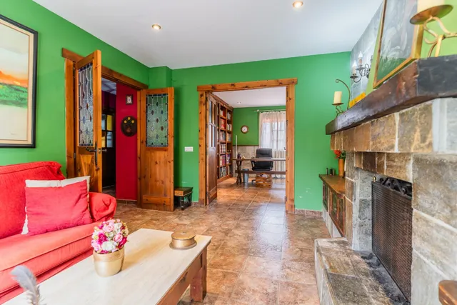 VENTA DE CHALET EN VENTA EN LAS DEHESILLAS — 41