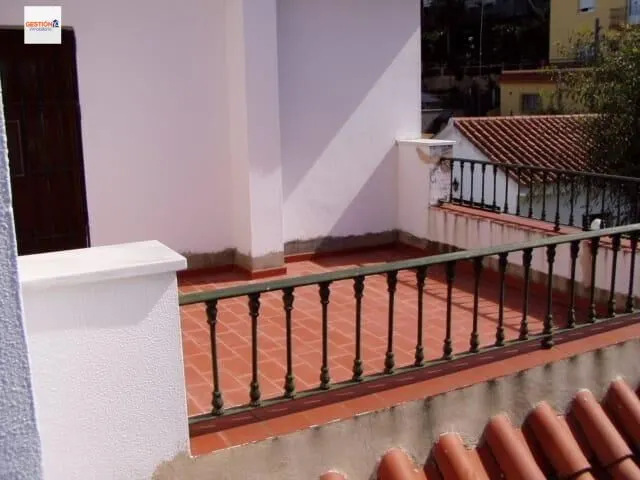 Casa independiente en parcela de 975 m2 con piscina — 27