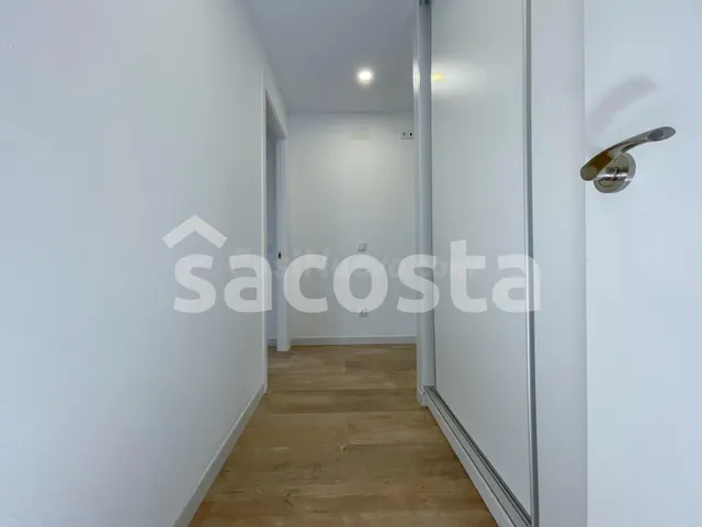 Exclusivo Edificio con Viviendas y Locales Comerciales a Met - foto 2