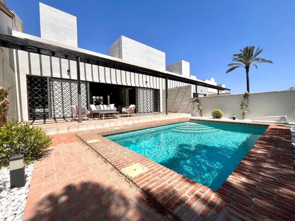 Chalet adosado de una sola planta con piscina privada a la venta en Golf Resort-Sucina(Murcia)