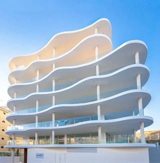 Ático de 2 dormitorios, 1 baño, gran solarium, vistas al mar - foto 4