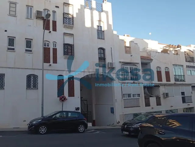 Oportunidad Única: Amplio Apartamento en Aguadulce, Almería — 2