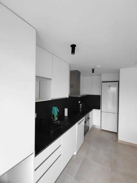ALTO STANDING - Se vende bonita y amplia VILLA CON SOTANO Y PISCINA PRIVADA, 300 metros de parcela.- — 16