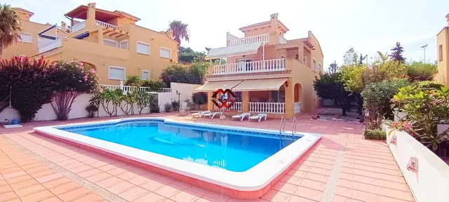 PRECIOSO CHALET EN ISLA PLANA ( 600m Playa) - foto 2
