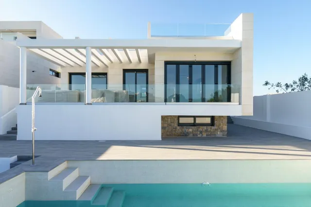 Villa de diseño contemporáneo a solo 4 minutos de Fuengirola. — 2