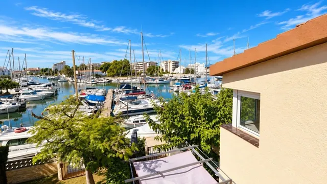 Casa de 3 dormitorios con amarre privado de 10 x 3,50 m, licencia turística y piscina comunitaria – Port Estrella, Santa Margarida, Roses — 23