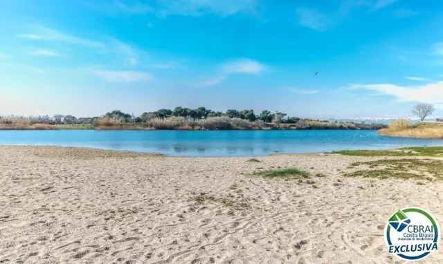 Amplio estudio con licencia turística a 50 m de la playa Empuriabrava — 17